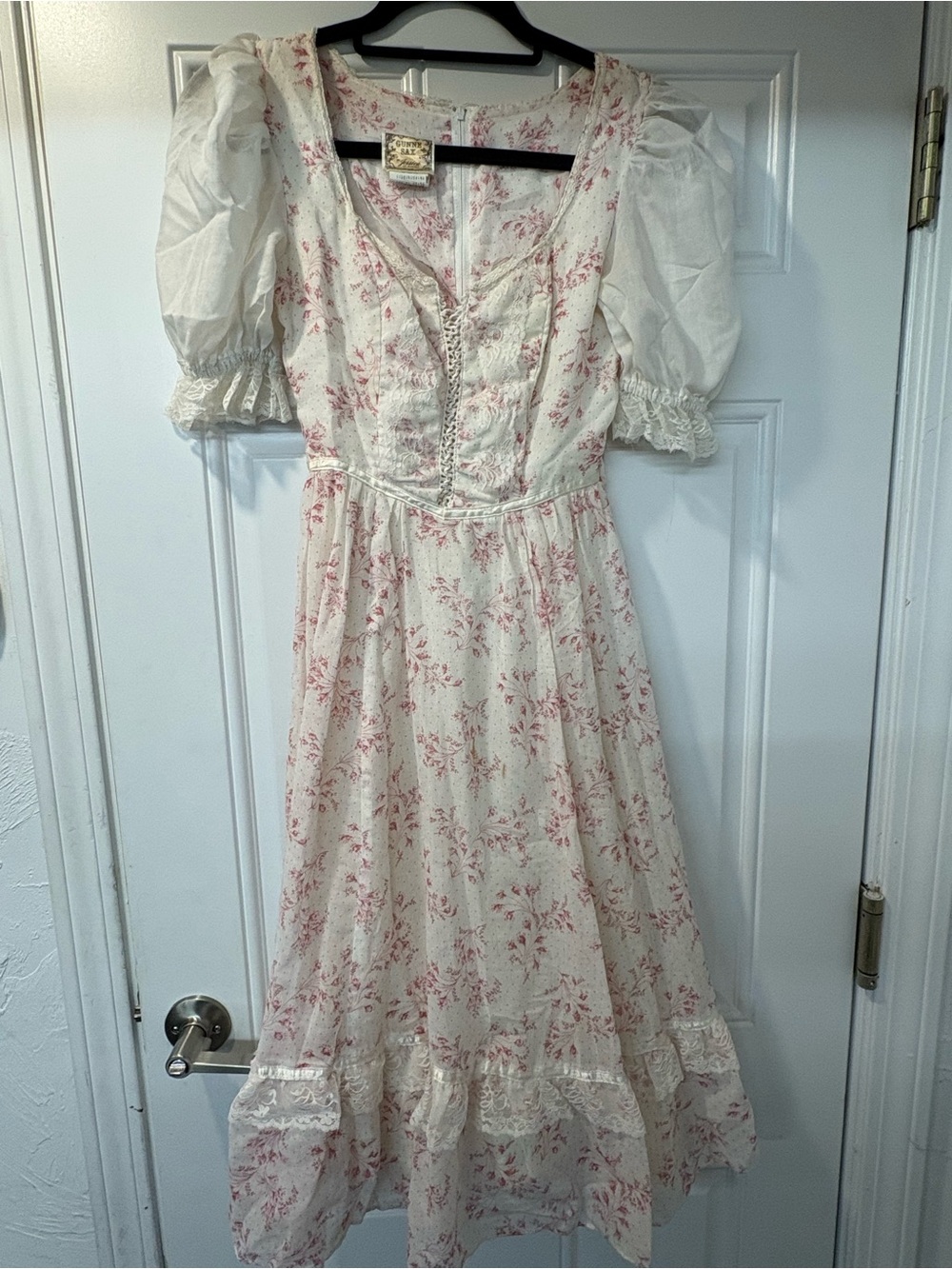 Vintage Gunne Sax by Jessica Creamy White Dress with Pink Floral Print